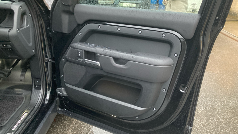 Land Rover Defender 3.0 D250 X-Dynamic HSE 110 5dr Auto Diesel Estate